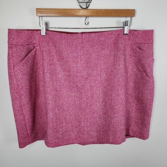 Boden Dresses & Skirts - EUC Boden Barbiecore Pink Herringbone Tweed Mini Skirt Size 18 S